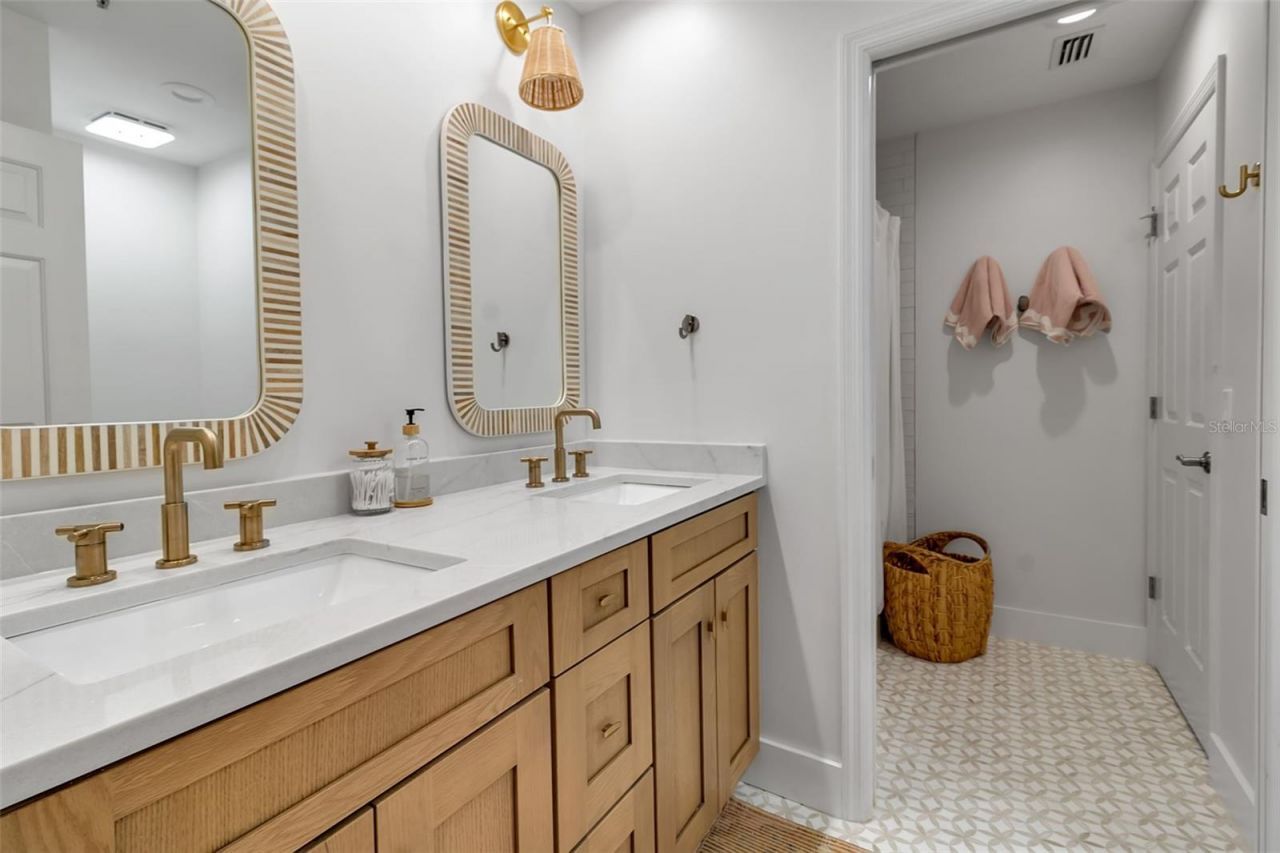 2341 Harbour Oaks Drive, Longboat Key, FL 34228 Photo