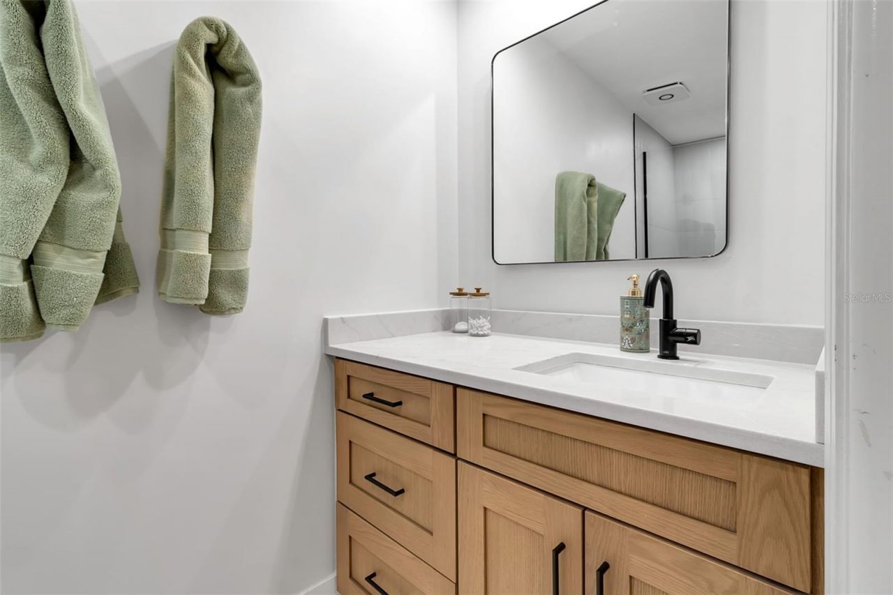 2341 Harbour Oaks Drive, Longboat Key, FL 34228 Photo