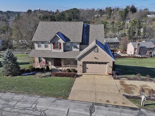 11 Aaronwoods Ct, Wheeling, WV 26003