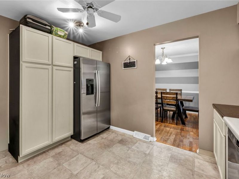 5862 Gareau Drive, North Olmsted, OH 44070 Photo 13