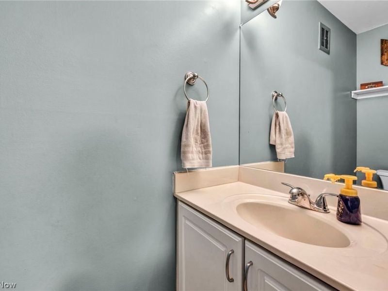 5862 Gareau Drive, North Olmsted, OH 44070 Photo 21