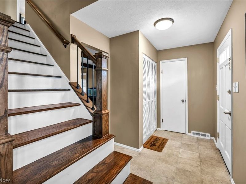 5862 Gareau Drive, North Olmsted, OH 44070 Photo 3