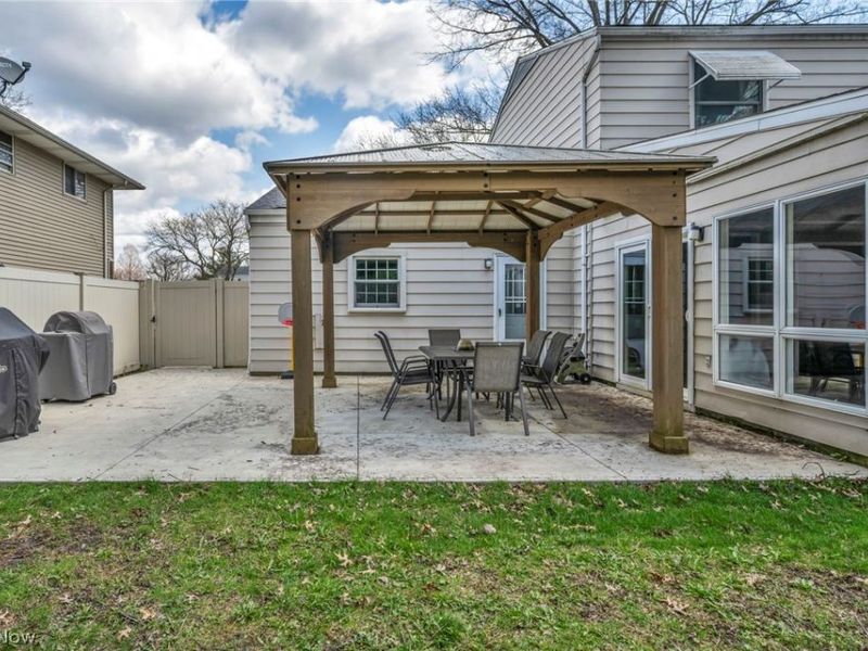 5862 Gareau Drive, North Olmsted, OH 44070 Photo 39