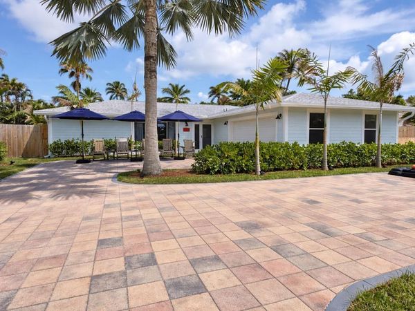 423 Beacon Street, Tequesta, FL 33469