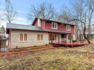 9449 Woodridge Drive, Eden Prairie, MN 55347