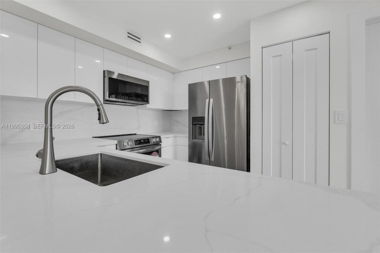 1155 Brickell Bay Dr, Unit 2308, Miami, FL 33131 Photo
