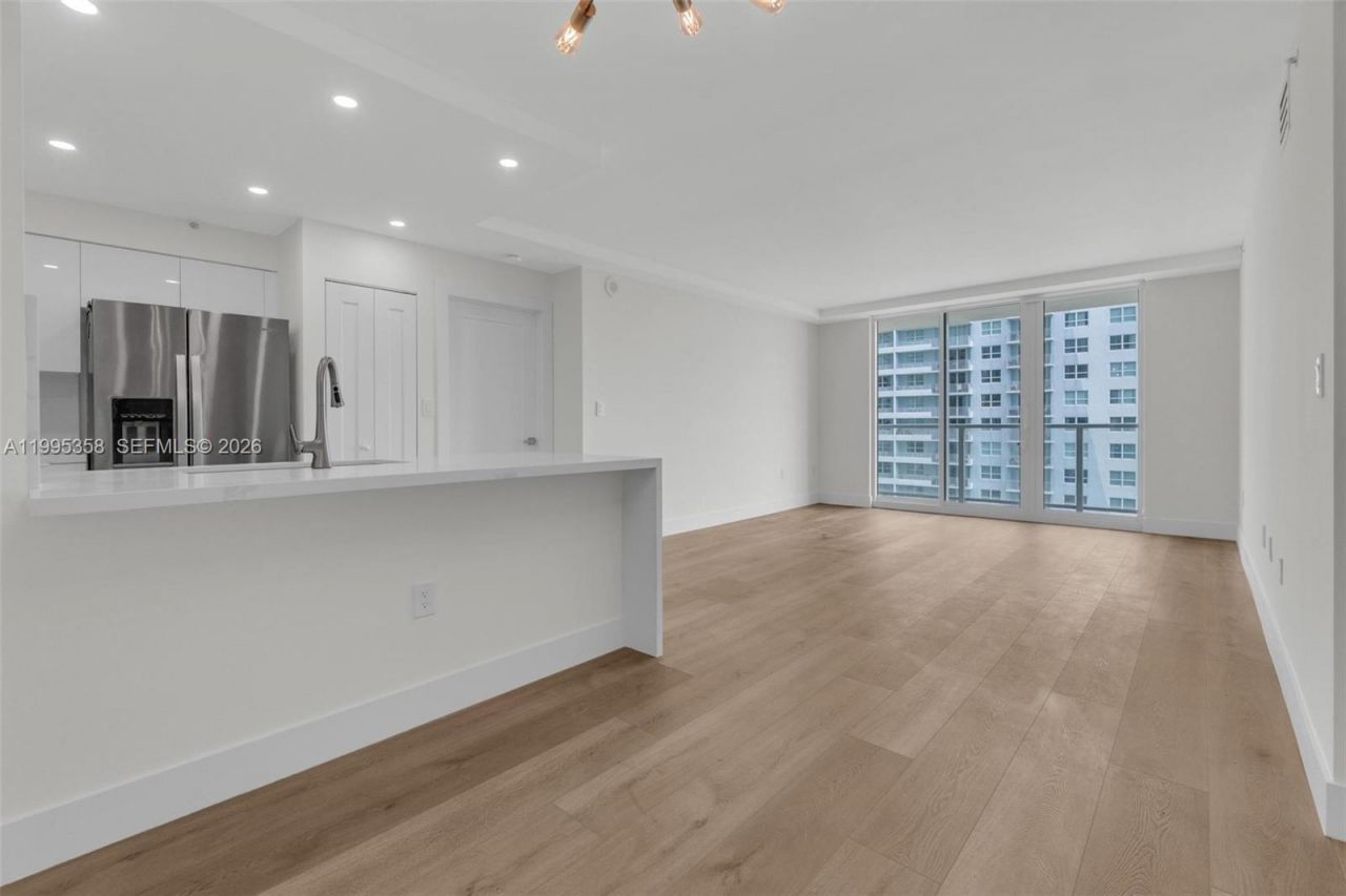 1155 Brickell Bay Dr, Unit 2308, Miami, FL 33131 Photo