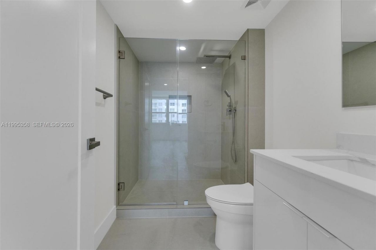 1155 Brickell Bay Dr, Unit 2308, Miami, FL 33131 Photo