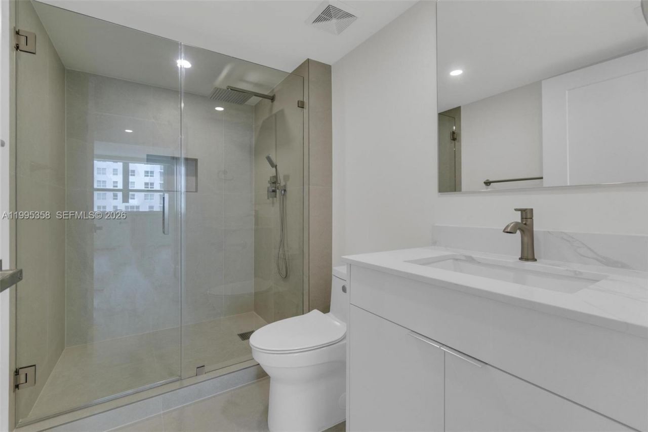 1155 Brickell Bay Dr, Unit 2308, Miami, FL 33131 Photo