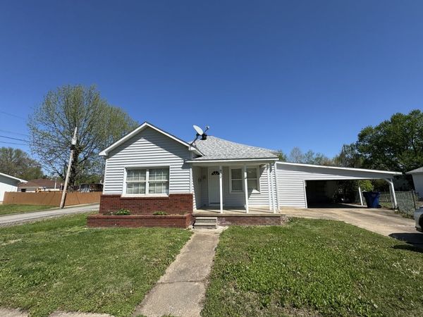 802 S Jefferson Street , West Frankfort, IL 62896