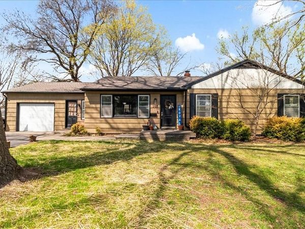 2105 SW Walnut Street, Blue Springs, MO 64015