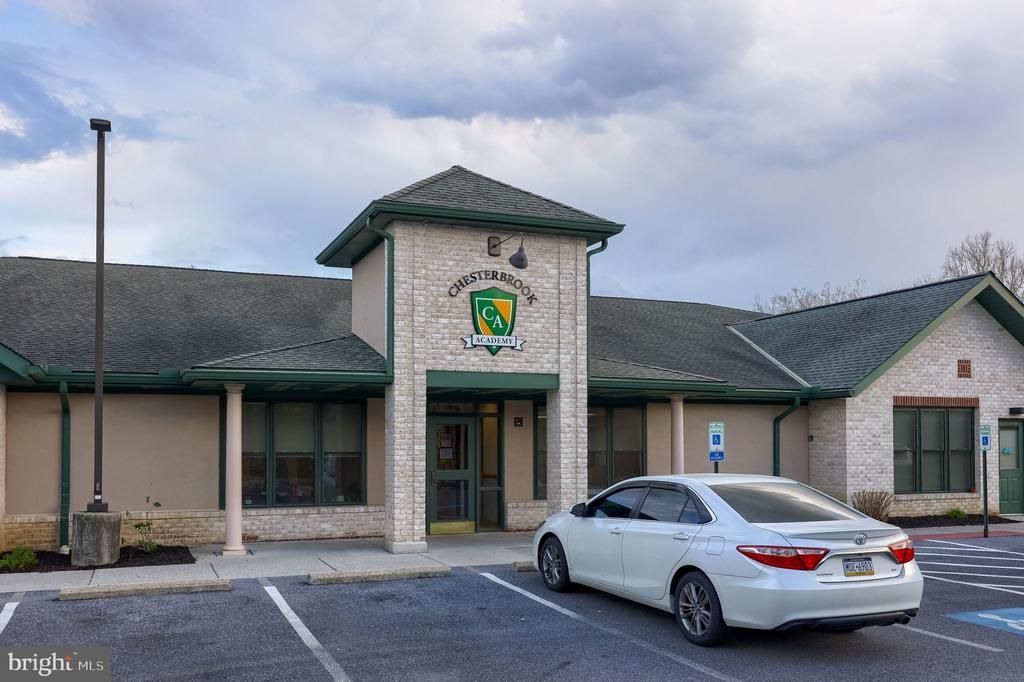 2301 HARRISBURG PIKE, LANCASTER, PA 17601