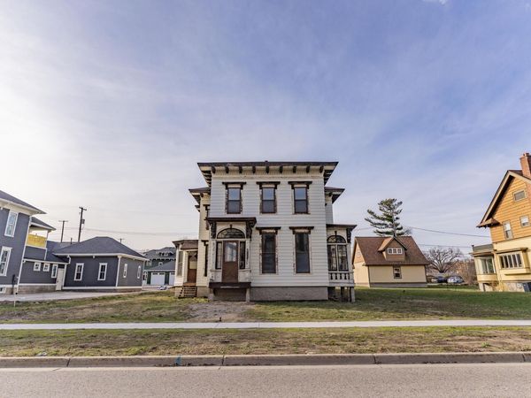 382 W Muskegon Avenue, Muskegon, MI 49440