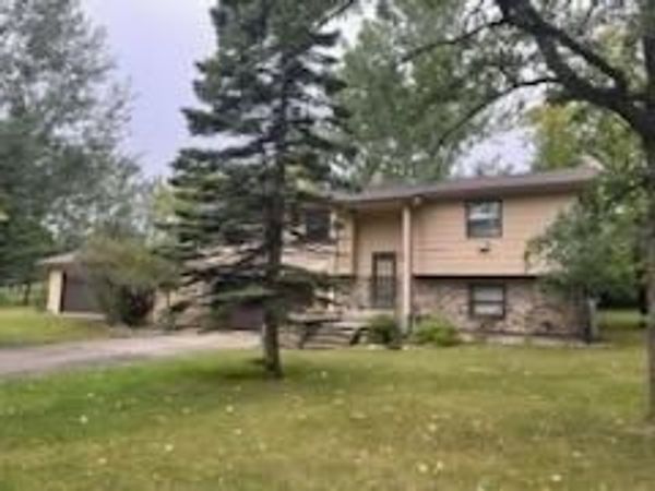 105 Valley View Road, Karlstad, MN 56732