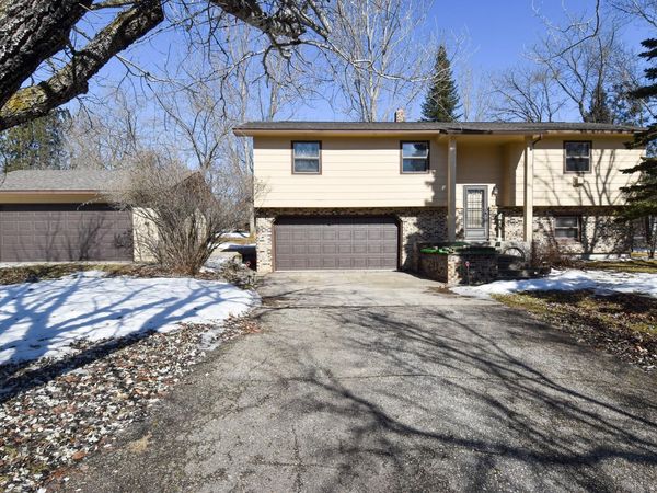 105 Valley View Road, Karlstad, MN 56732