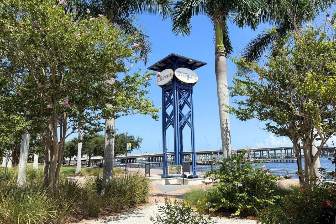 217 9th Street E, Bradenton, FL 34208 Photo