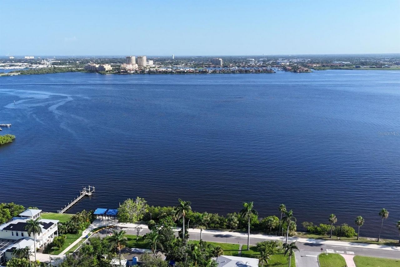 217 9th Street E, Bradenton, FL 34208 Photo