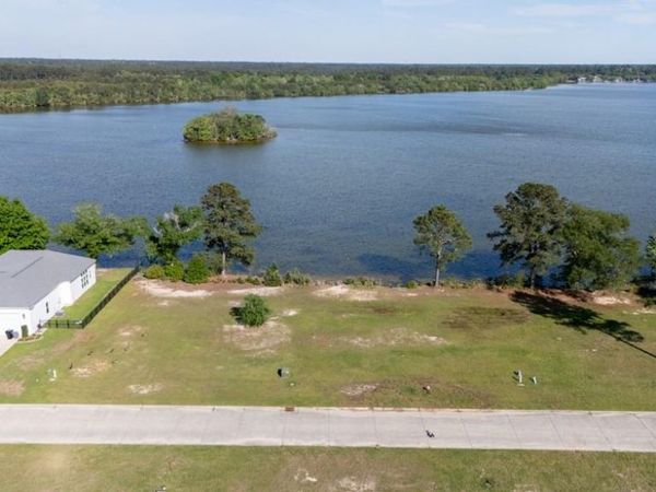 740 NORTHLAKE Drive, Covington, LA 70435