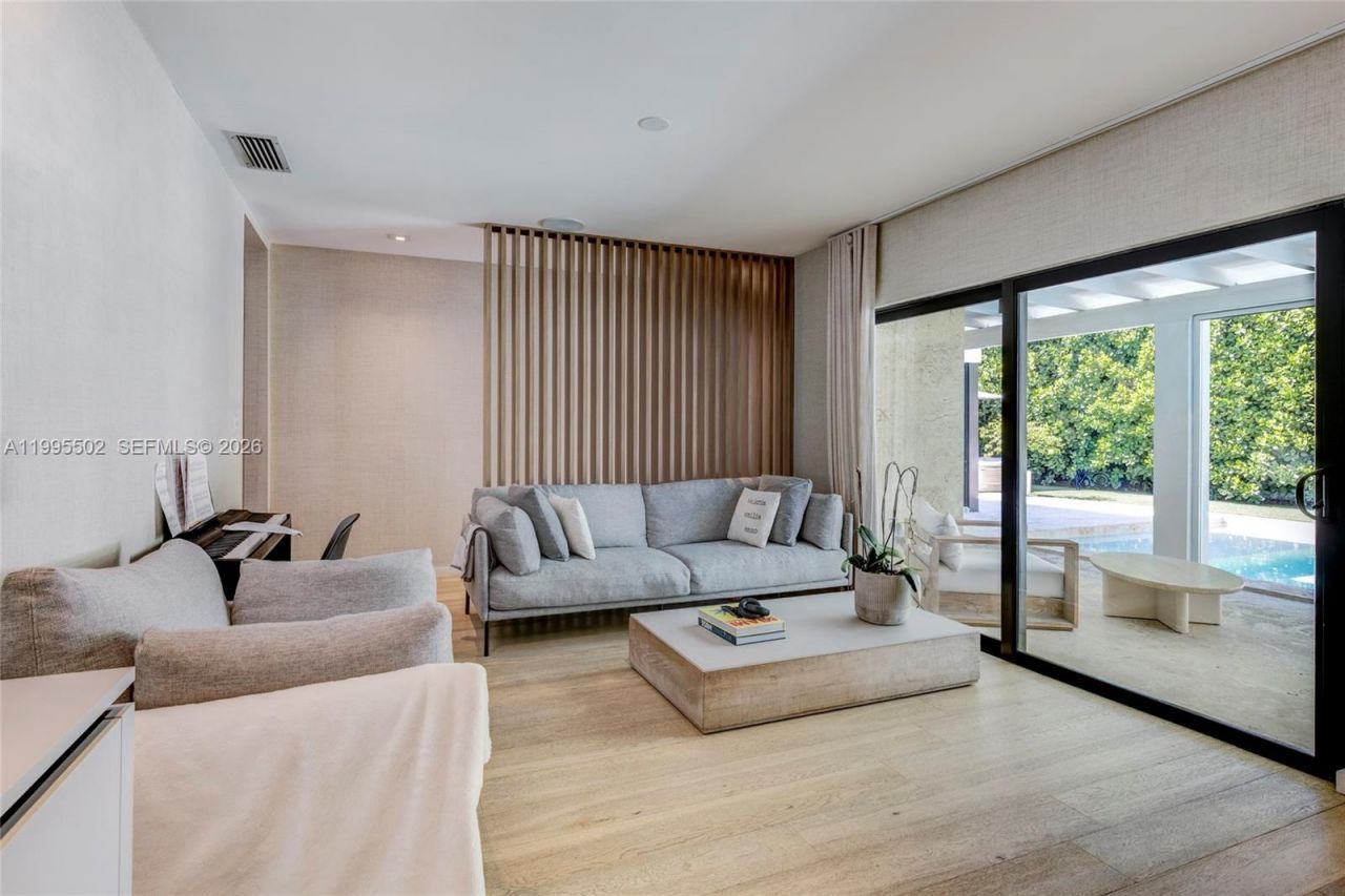 6449 SW 56th St , South Miami, FL 33155 Photo