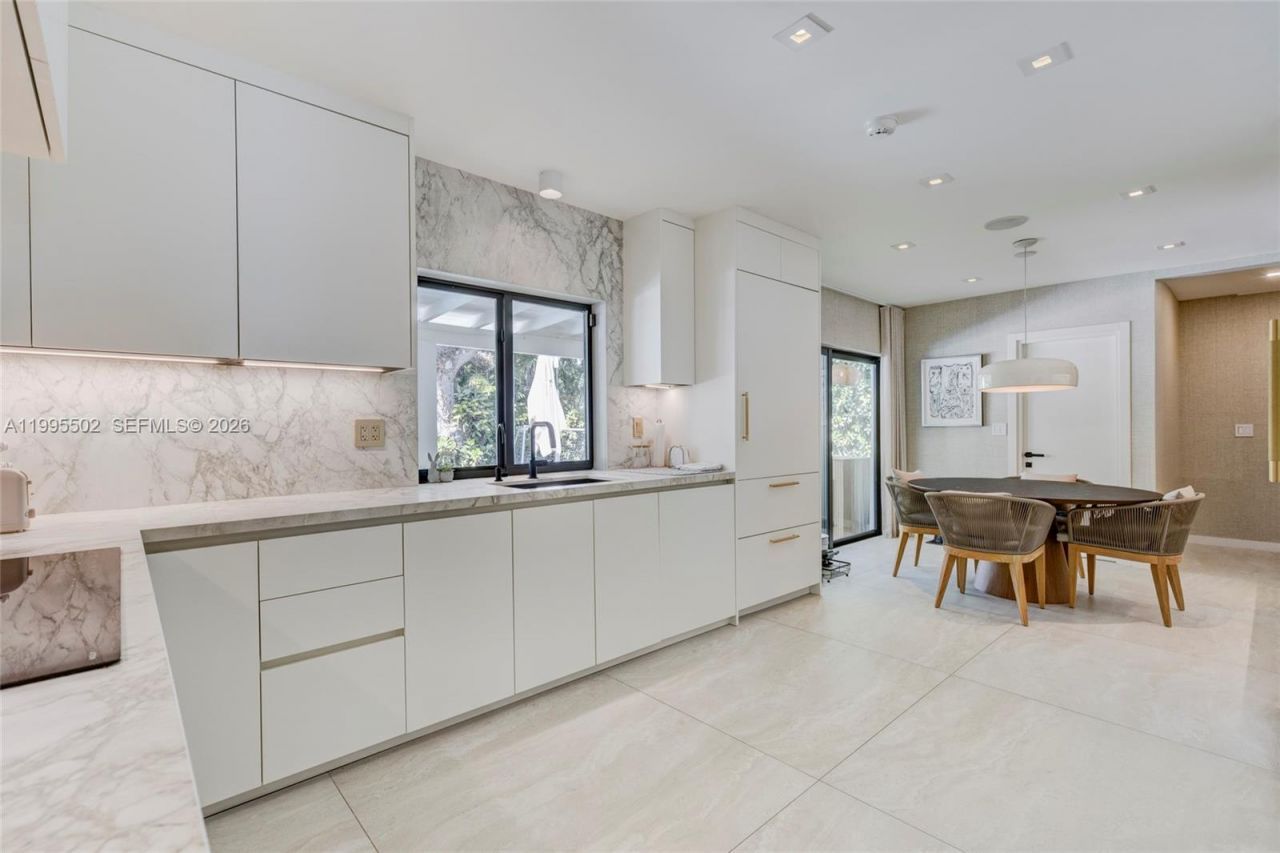 6449 SW 56th St , South Miami, FL 33155 Photo