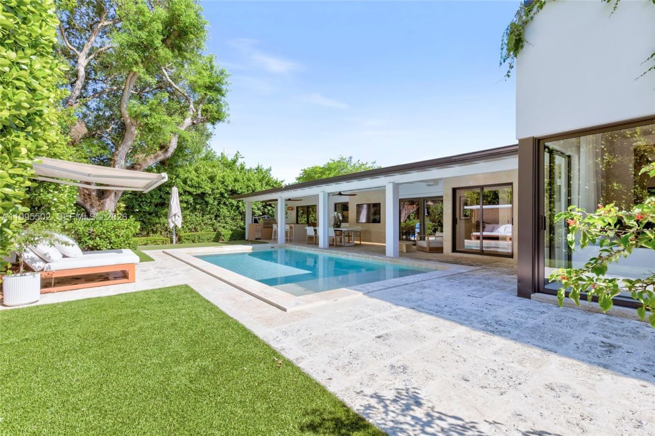 6449 SW 56th St , South Miami, FL 33155 Photo