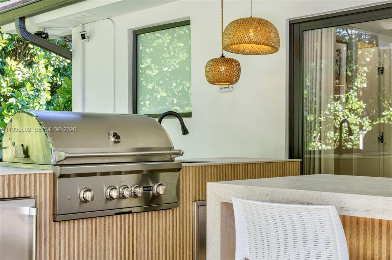 6449 SW 56th St , South Miami, FL 33155 Photo