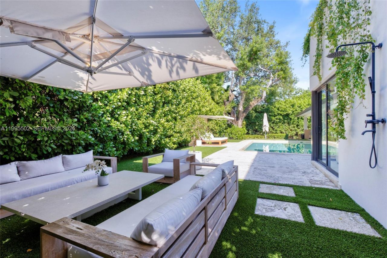 6449 SW 56th St , South Miami, FL 33155 Photo