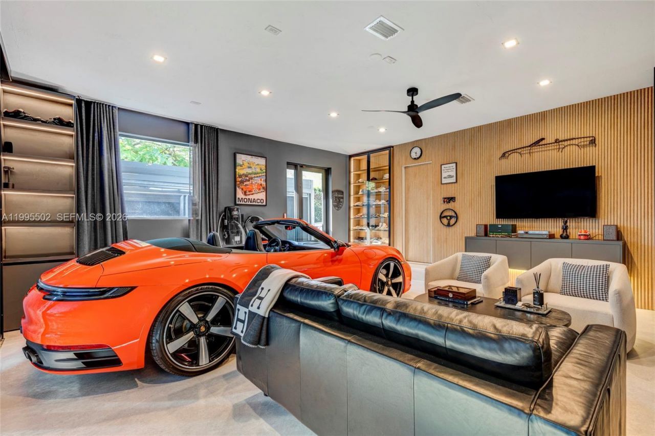 6449 SW 56th St , South Miami, FL 33155 Photo