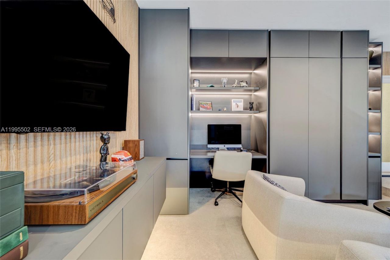 6449 SW 56th St , South Miami, FL 33155 Photo