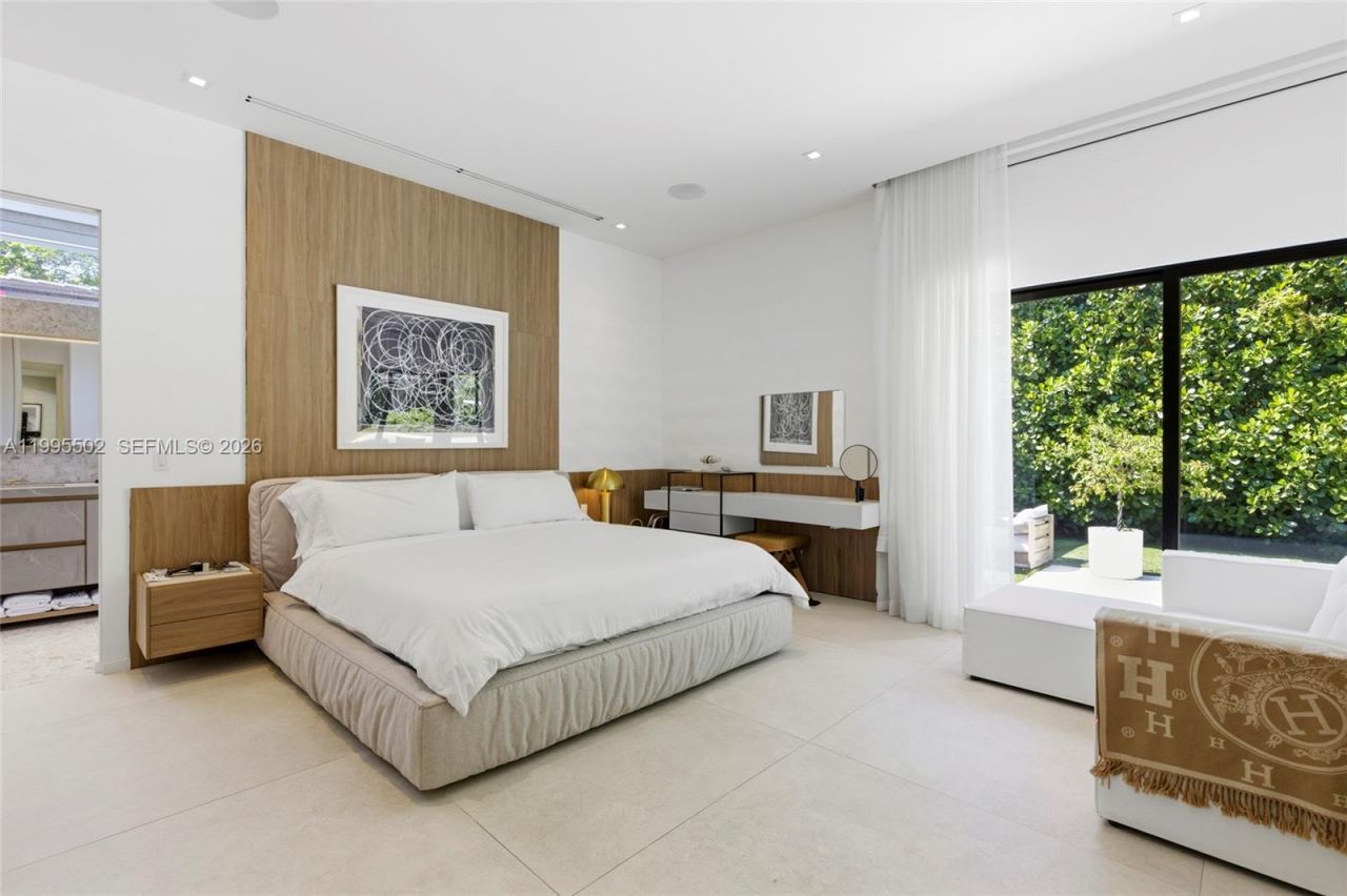 6449 SW 56th St , South Miami, FL 33155 Photo