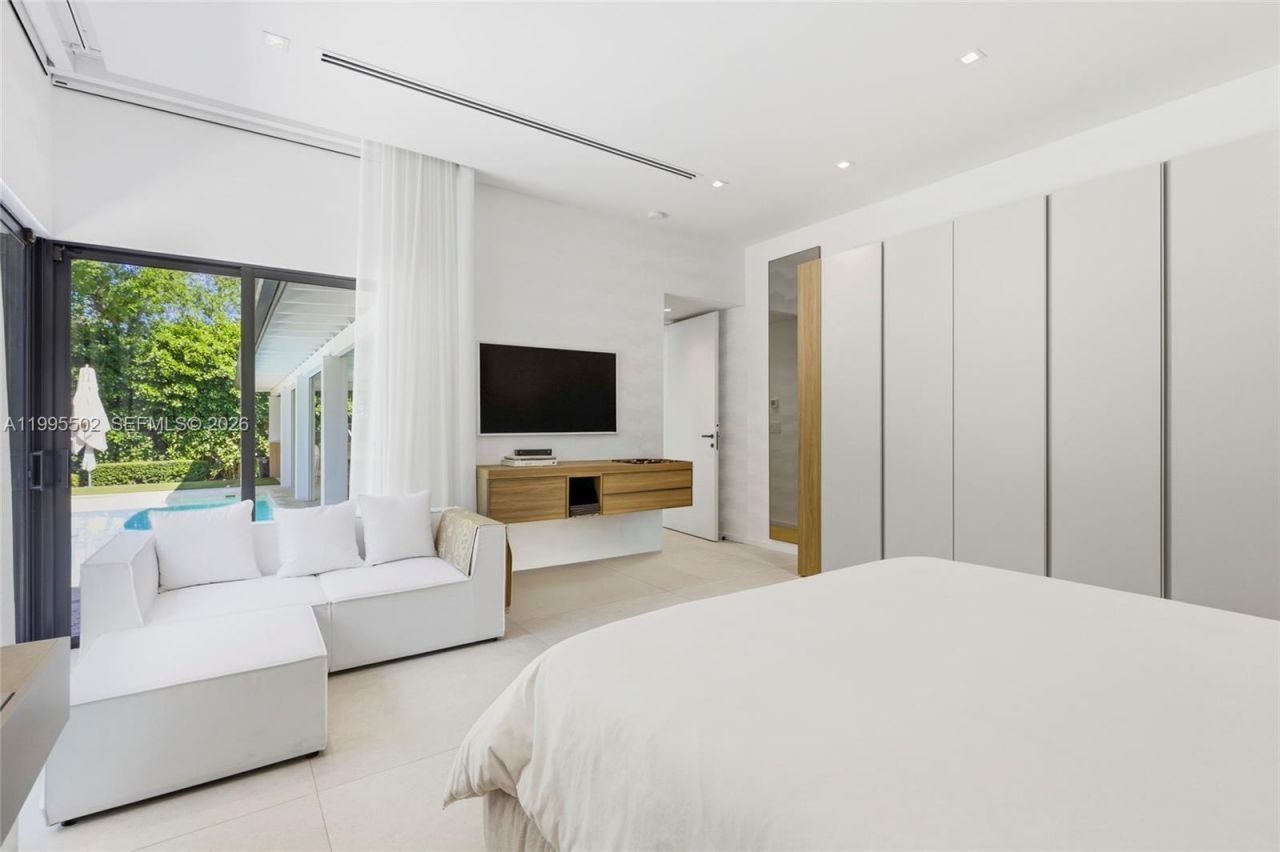 6449 SW 56th St , South Miami, FL 33155 Photo