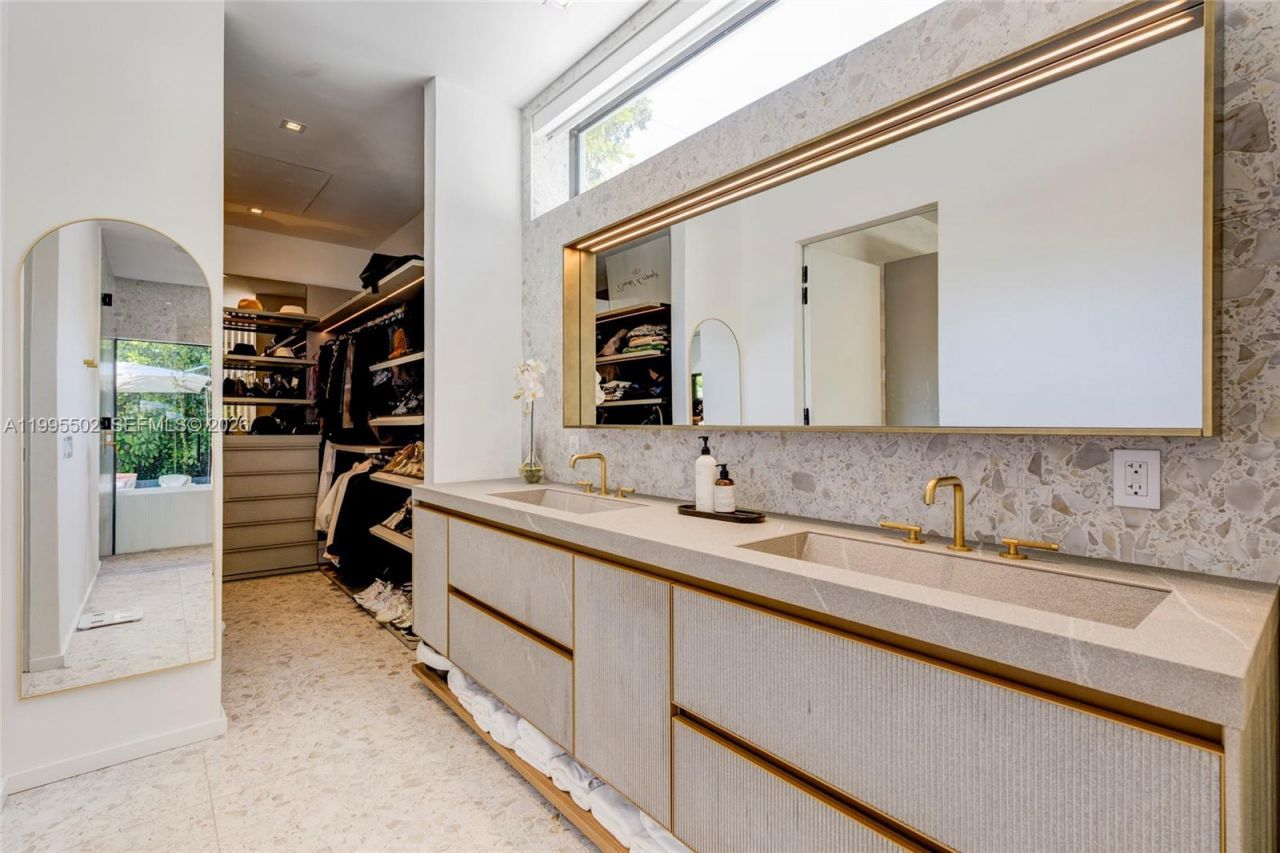 6449 SW 56th St , South Miami, FL 33155 Photo