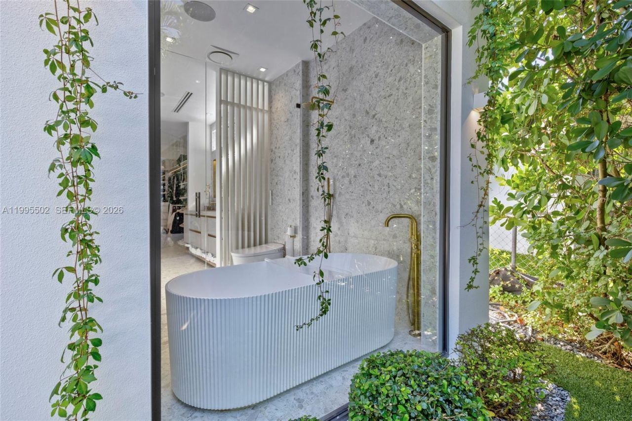 6449 SW 56th St , South Miami, FL 33155 Photo