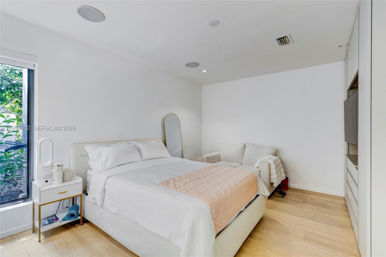 6449 SW 56th St , South Miami, FL 33155 Photo