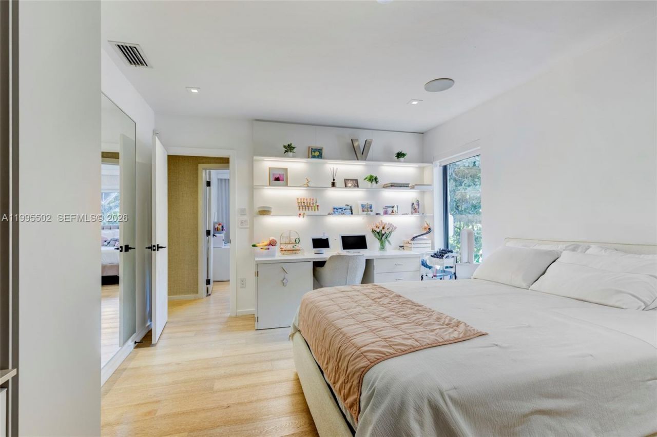 6449 SW 56th St , South Miami, FL 33155 Photo