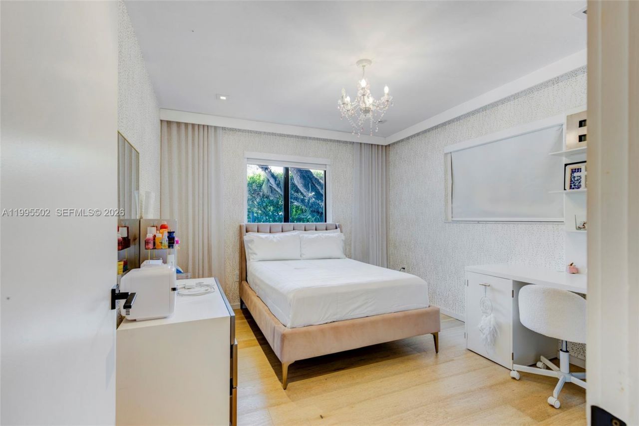 6449 SW 56th St , South Miami, FL 33155 Photo