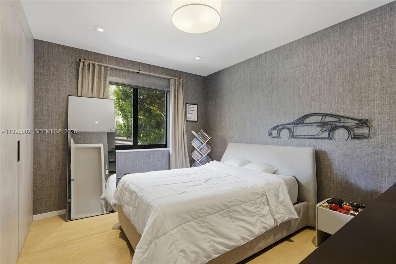 6449 SW 56th St , South Miami, FL 33155 Photo