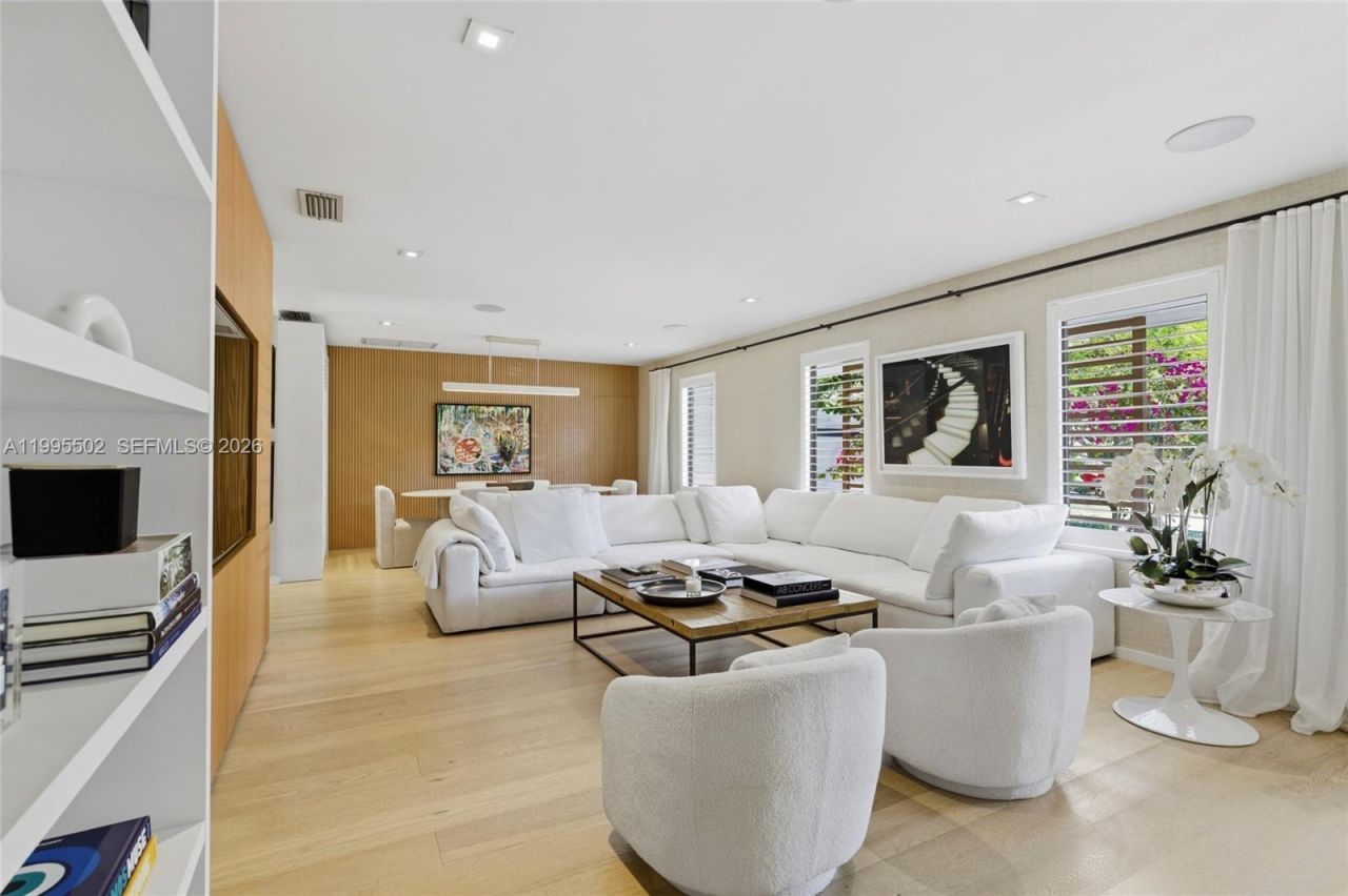 6449 SW 56th St , South Miami, FL 33155 Photo