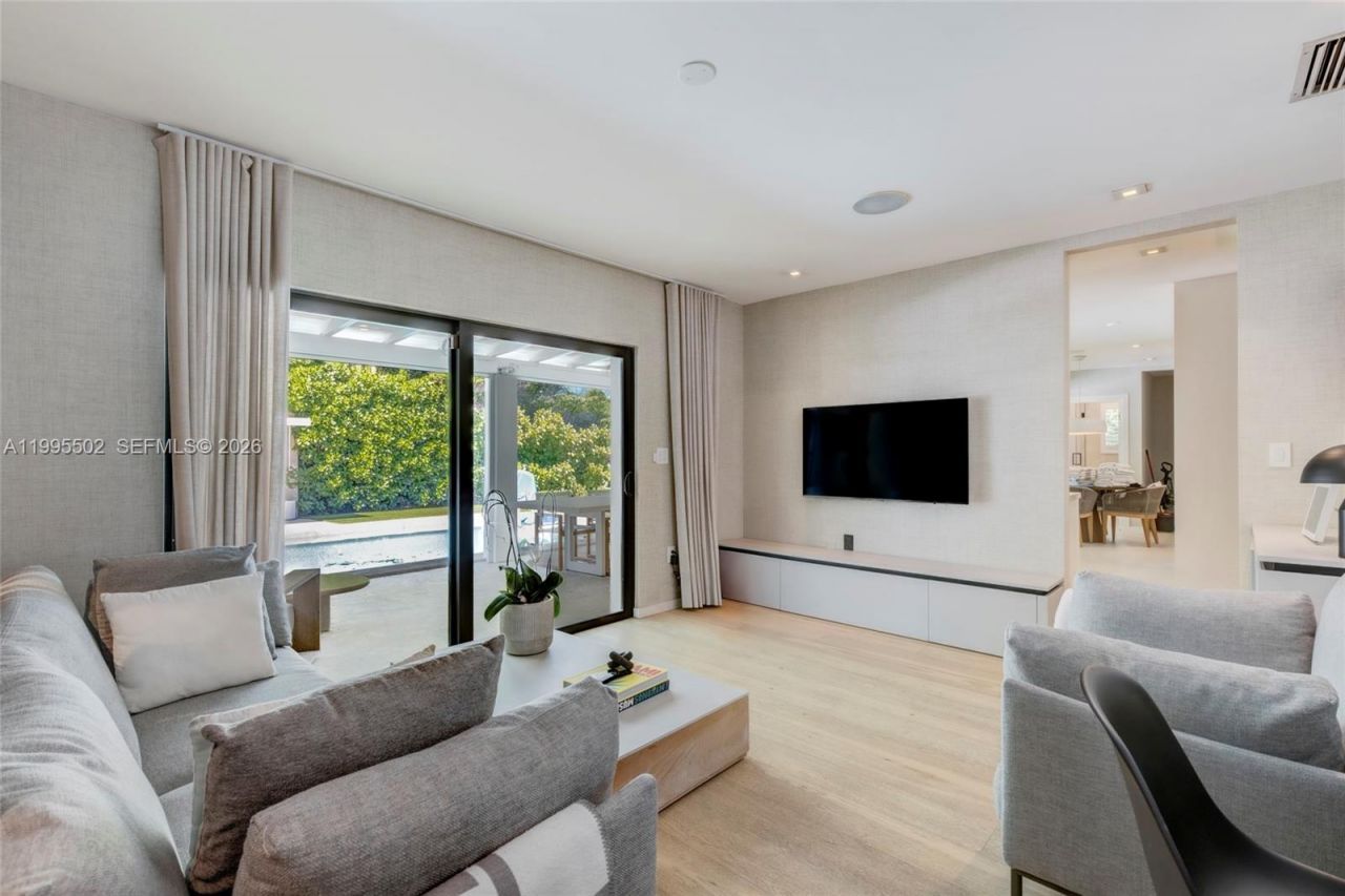 6449 SW 56th St , South Miami, FL 33155 Photo