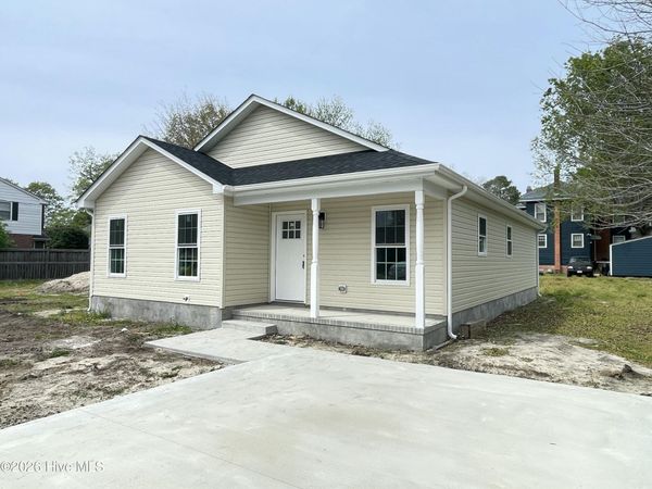 908 Mcpherson Street , Elizabeth City, NC 27909