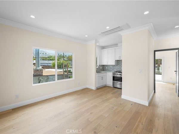 828 E Olive Avenue, Burbank, CA 91501