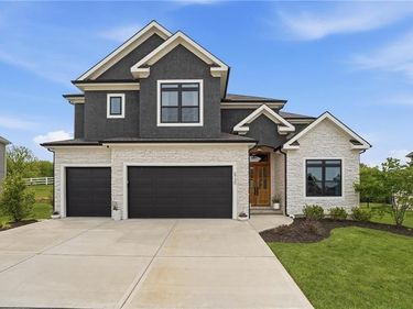 5730 Barn Hill Road, Parkville, MO 64152