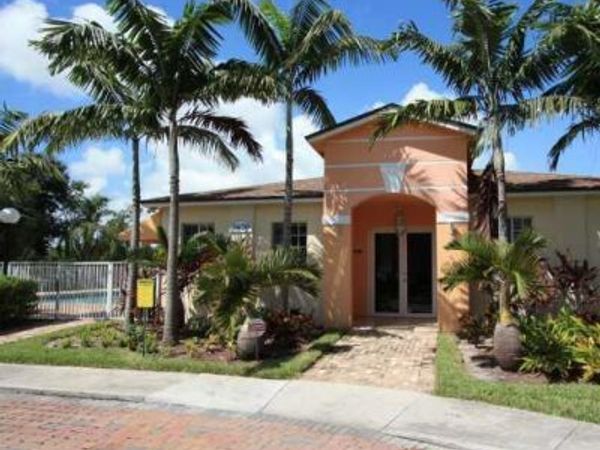 3700 N 56th Avenue, Unit 1033, Hollywood, FL 33021