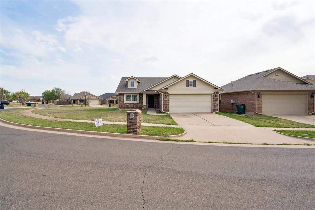 18504 Abierto Drive, Edmond, OK 73012 Main Photo