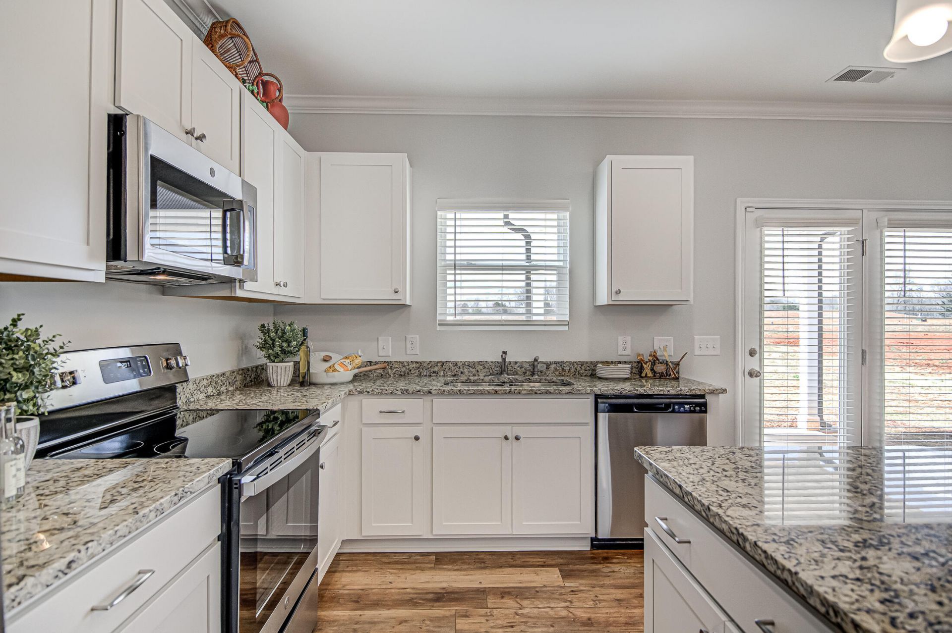 2241 Clarabelle Lane Photo 7