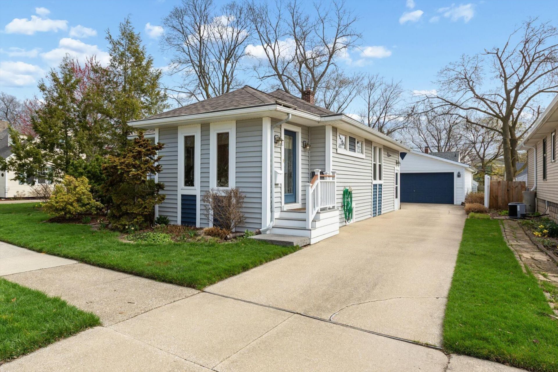 2521 Thayer Drive, Saint Joseph, MI 49085 Main Photo