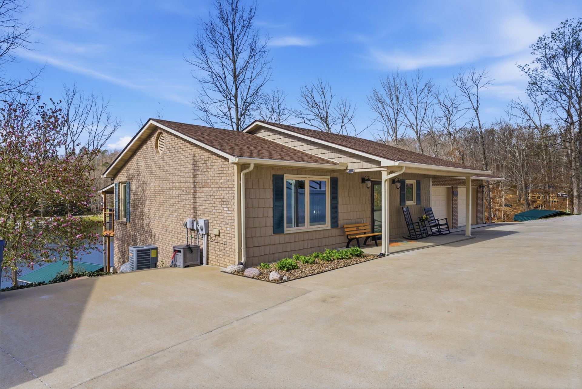 1077 Cliffs Edge Road, East Bernstadt, KY 40729