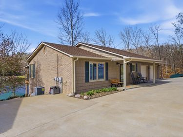 1077 Cliffs Edge Road, East Bernstadt, KY 40729