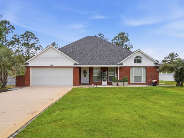 1025 Ten Lake Drive Drive, DeFuniak Springs, FL 32433