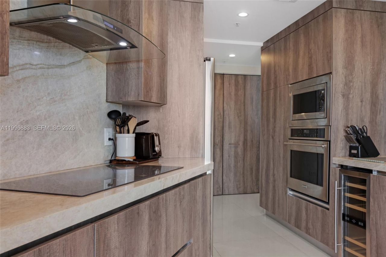 848 Brickell Key Dr, Unit 3905, Miami, FL 33131 Photo